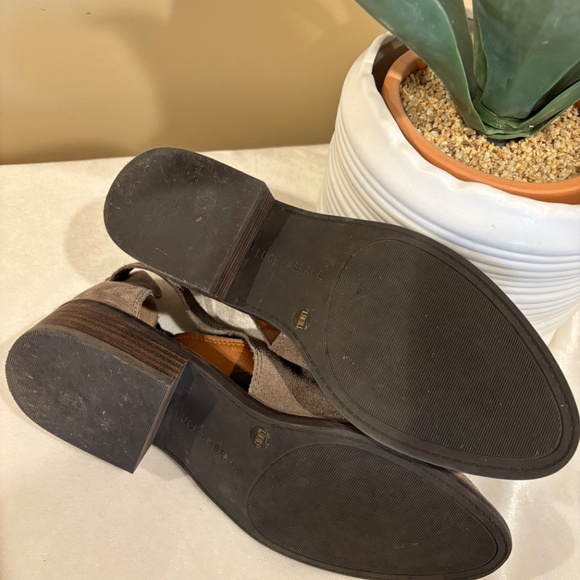 Lucky Brand🍀 Taupe soft suede loafers Sz 8.5 buckle, studded - Picture 10 of 11